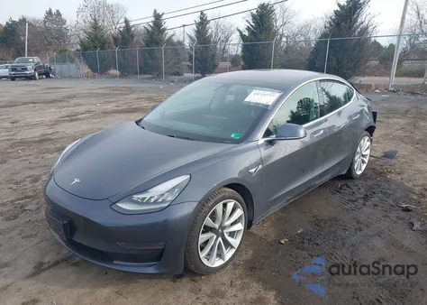 2018 Tesla Model 3 Long Range/Performance z USA, uszkodzony, nr VIN 5YJ3E1EB2JF116799